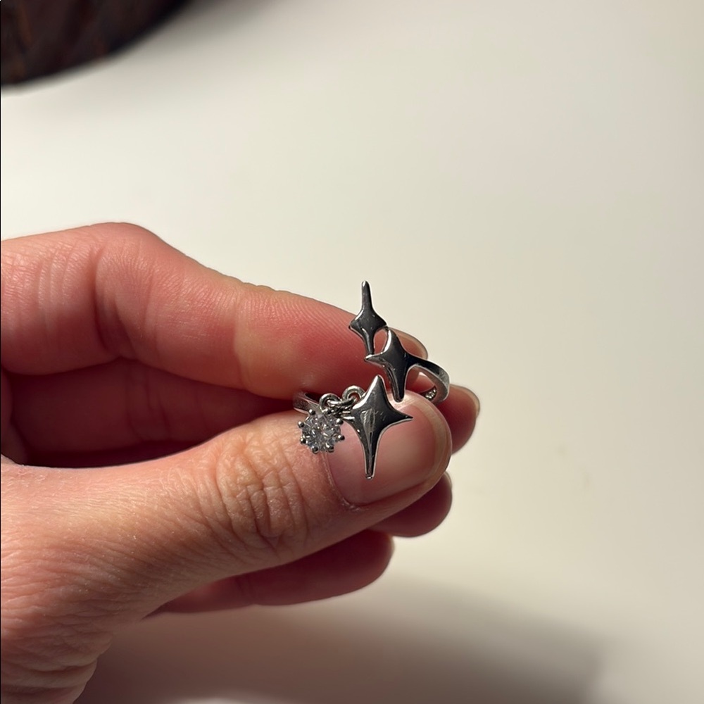 Elegant Silver Starburst Ring